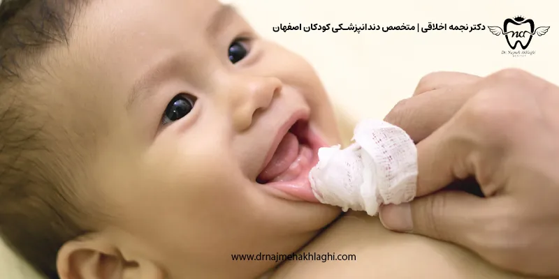 مسواک زدن از نوزادی مفید است یا مضر؟